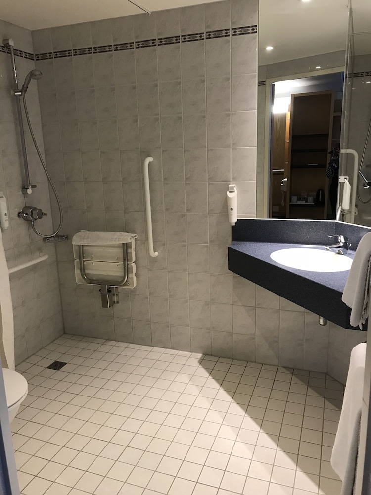 Holiday Inn Express Southampton M27 Junction 7 46/50