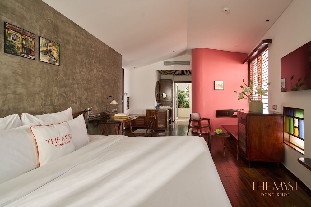 Signature, Saigon, King Bed, Balcony