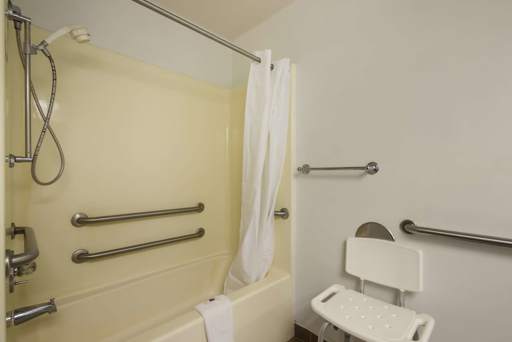 Motel6 Rothschild 12/37