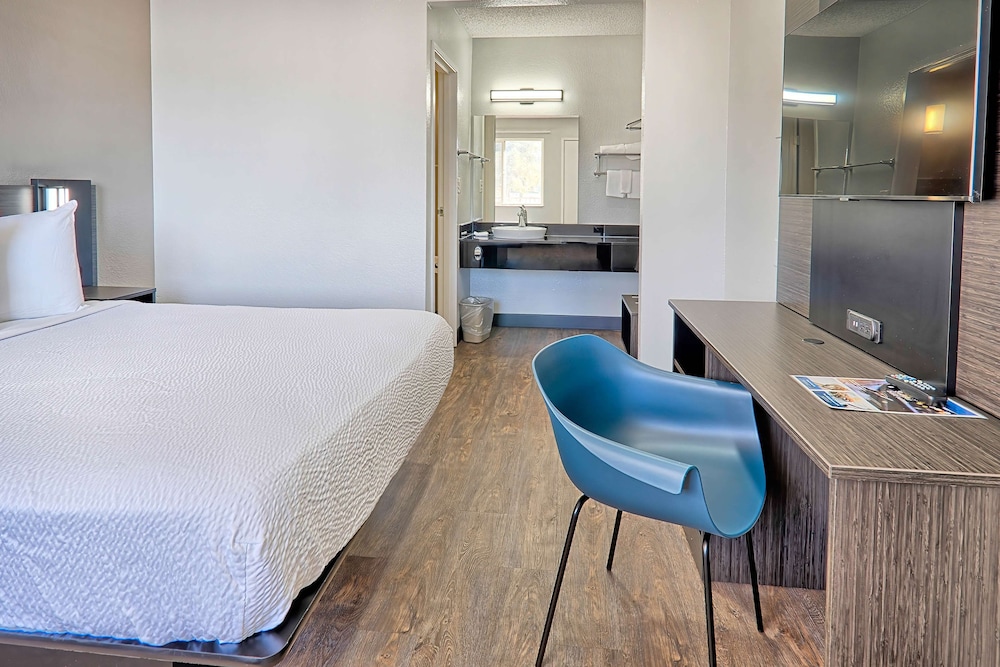 Motel6 Lancaster, CA 44/53