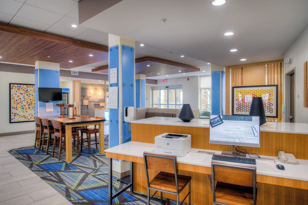 Holiday Inn Express & Suites Remington 40/49