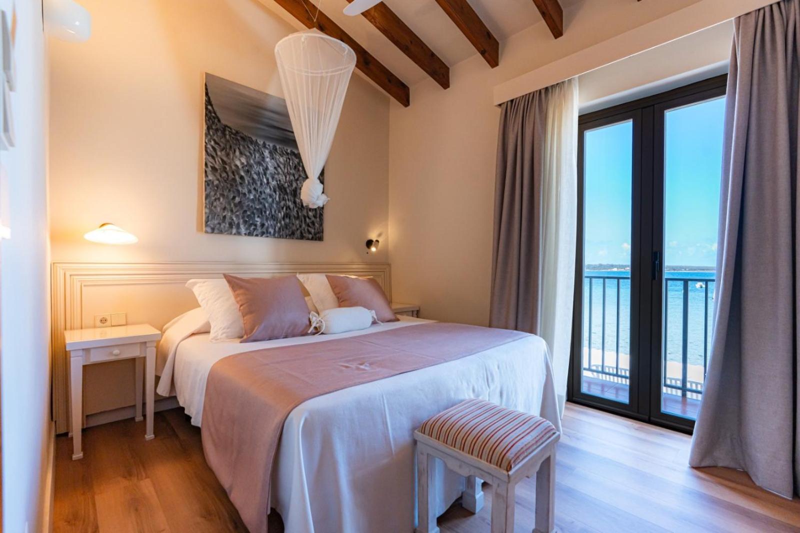 HOSTAL LA SAVINA 20/58