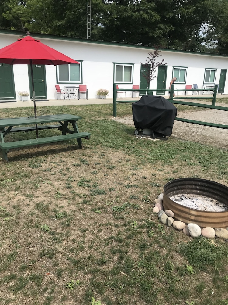 Riverview Inn 17/25