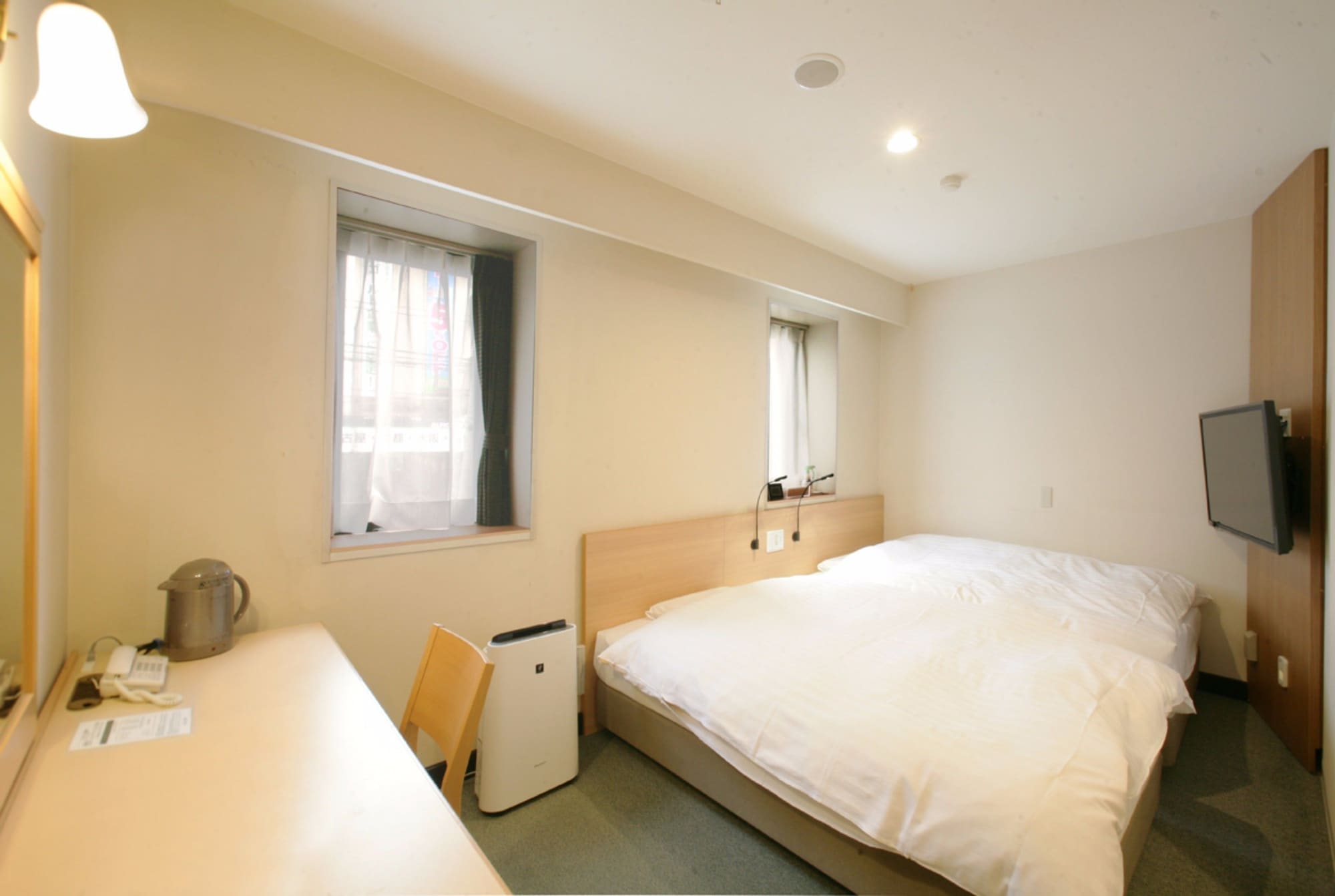 ROOM, TWIN BEDS