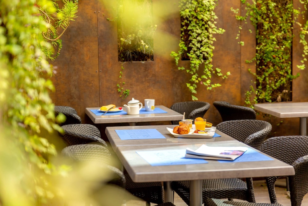 Hotel Kyriad Avignon Palais des Papes 55/73