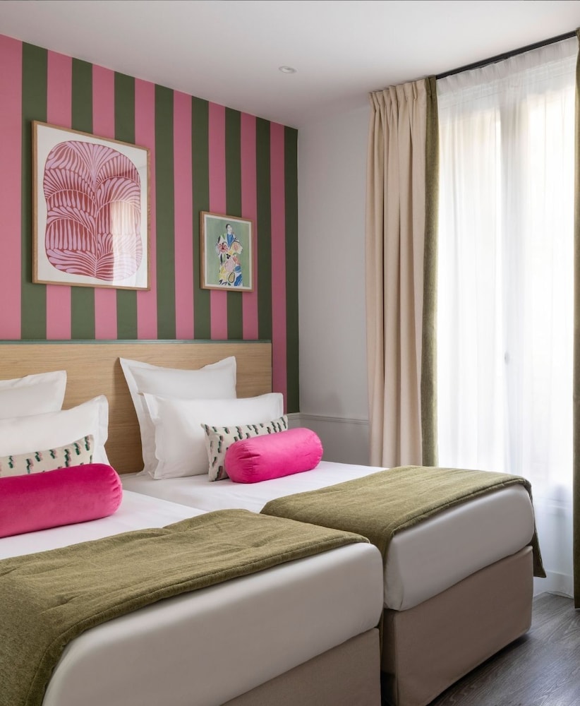 DELUXE, DOUBLE BED