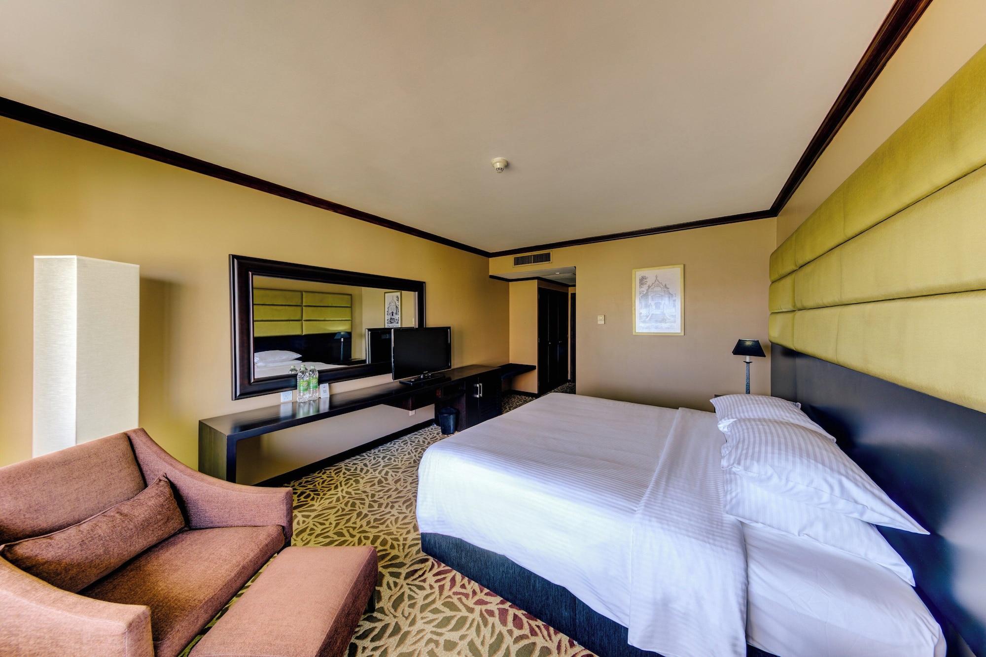 Cilantro, Suite, Lounge Access