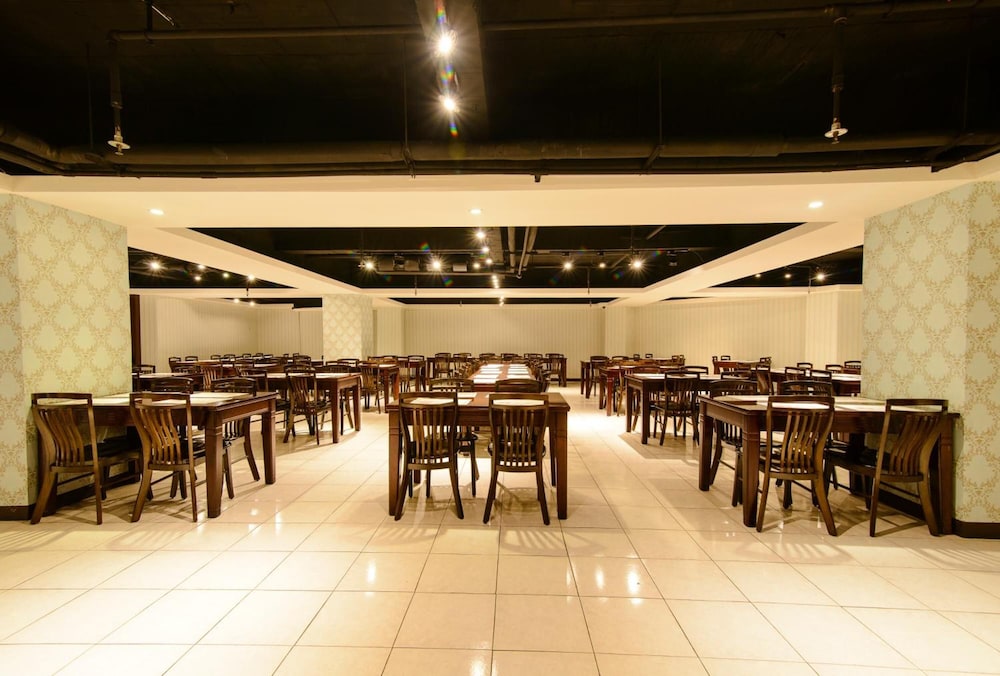 San Hua Hotel 34/38