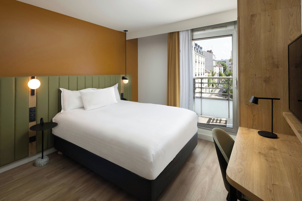 STUDIO, QUEEN BED