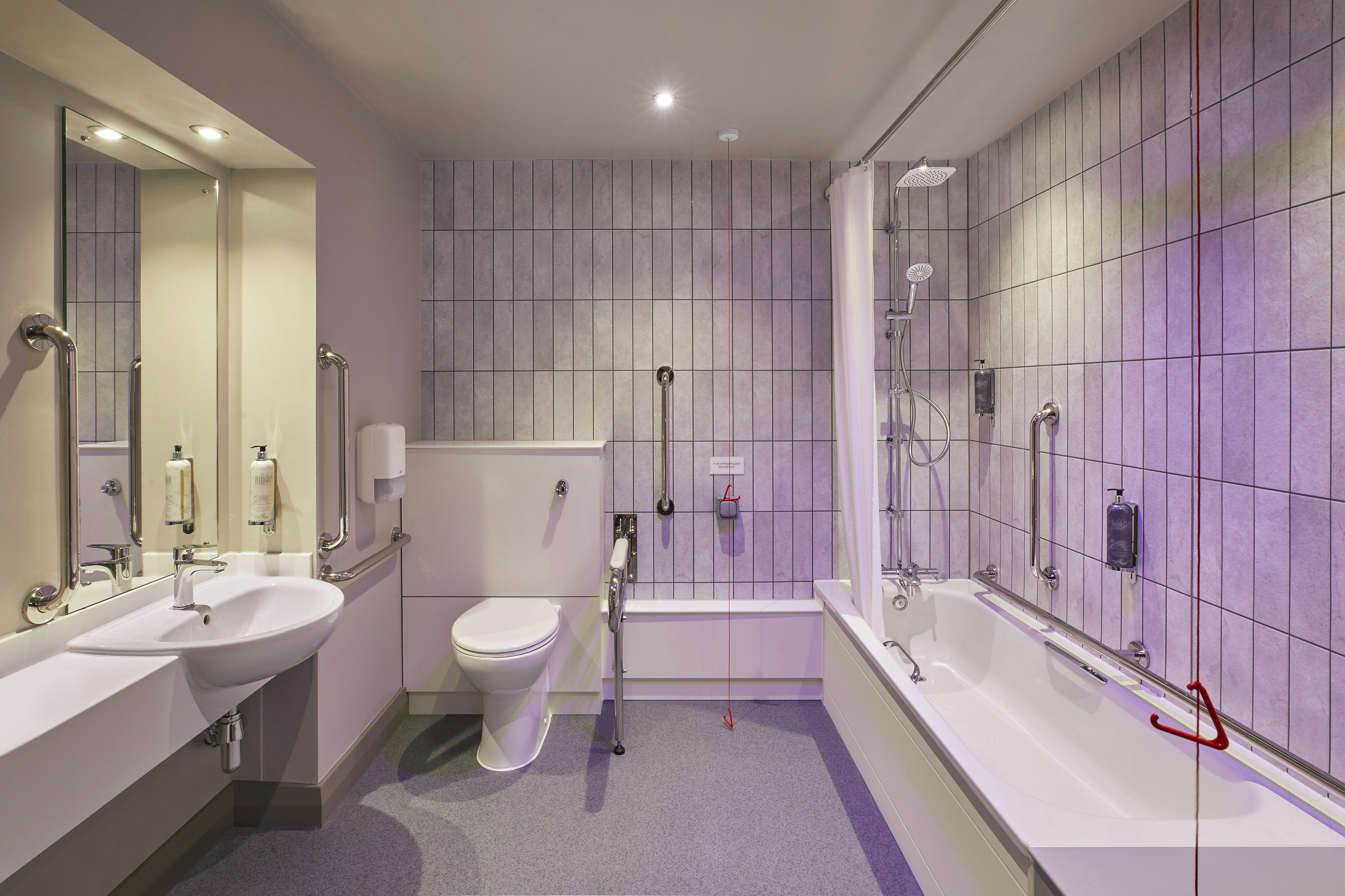 Premier Inn Southampton City Centre West Quay 49/51