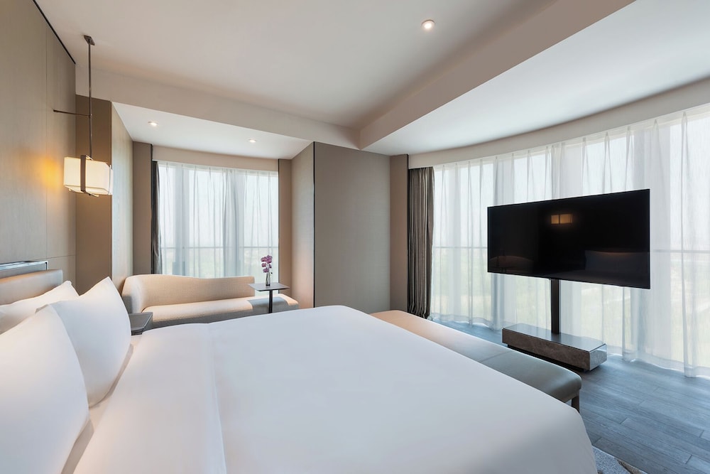 Suite, King Bed