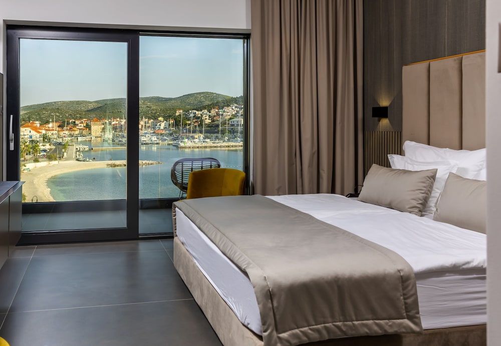 Marinus Beach Hotel 14/56