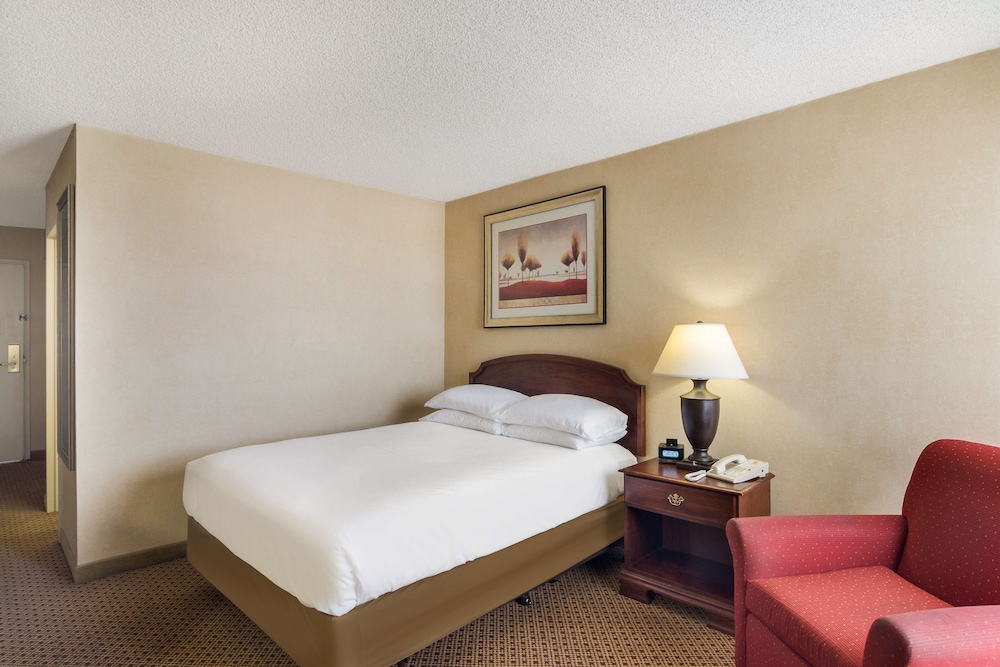 Red Lion Hotel Conference Center Cheyenne 13/65