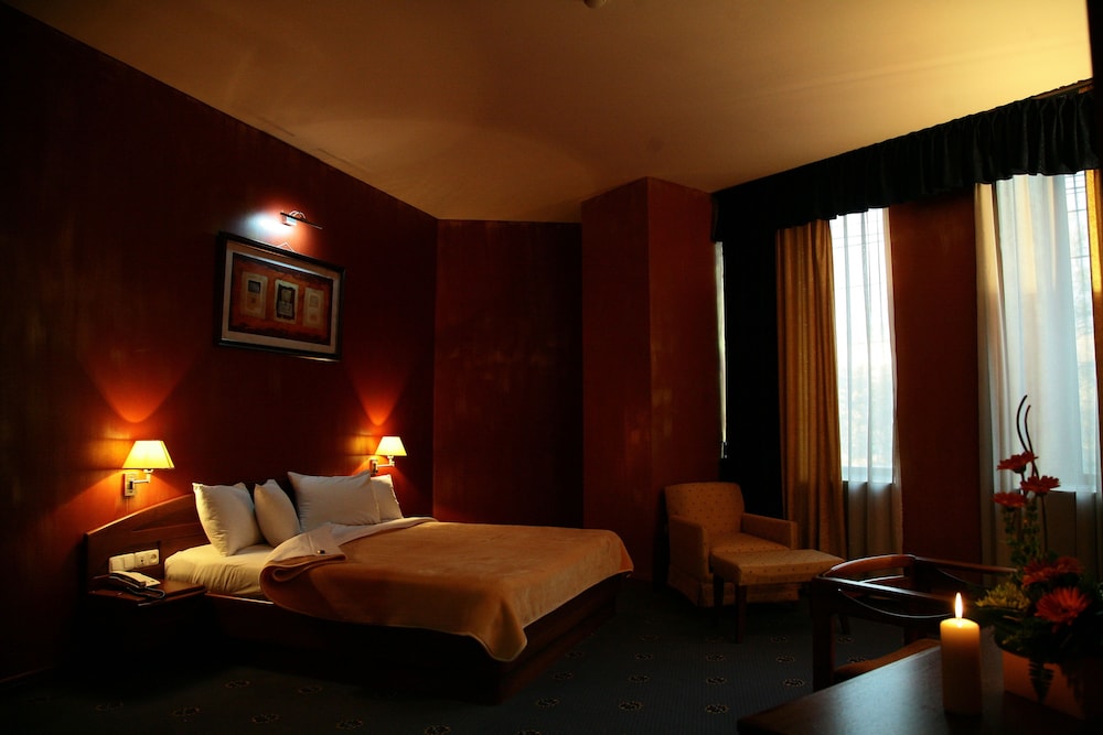 Ararat Hotel 10/50