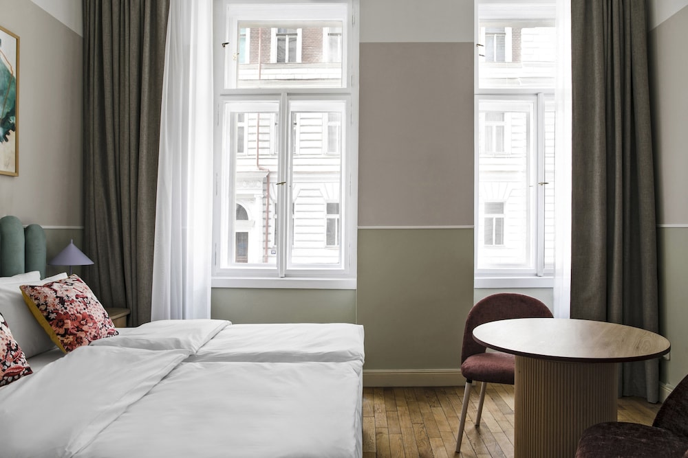 Numa I Flow Rooms & Apartments 24/67