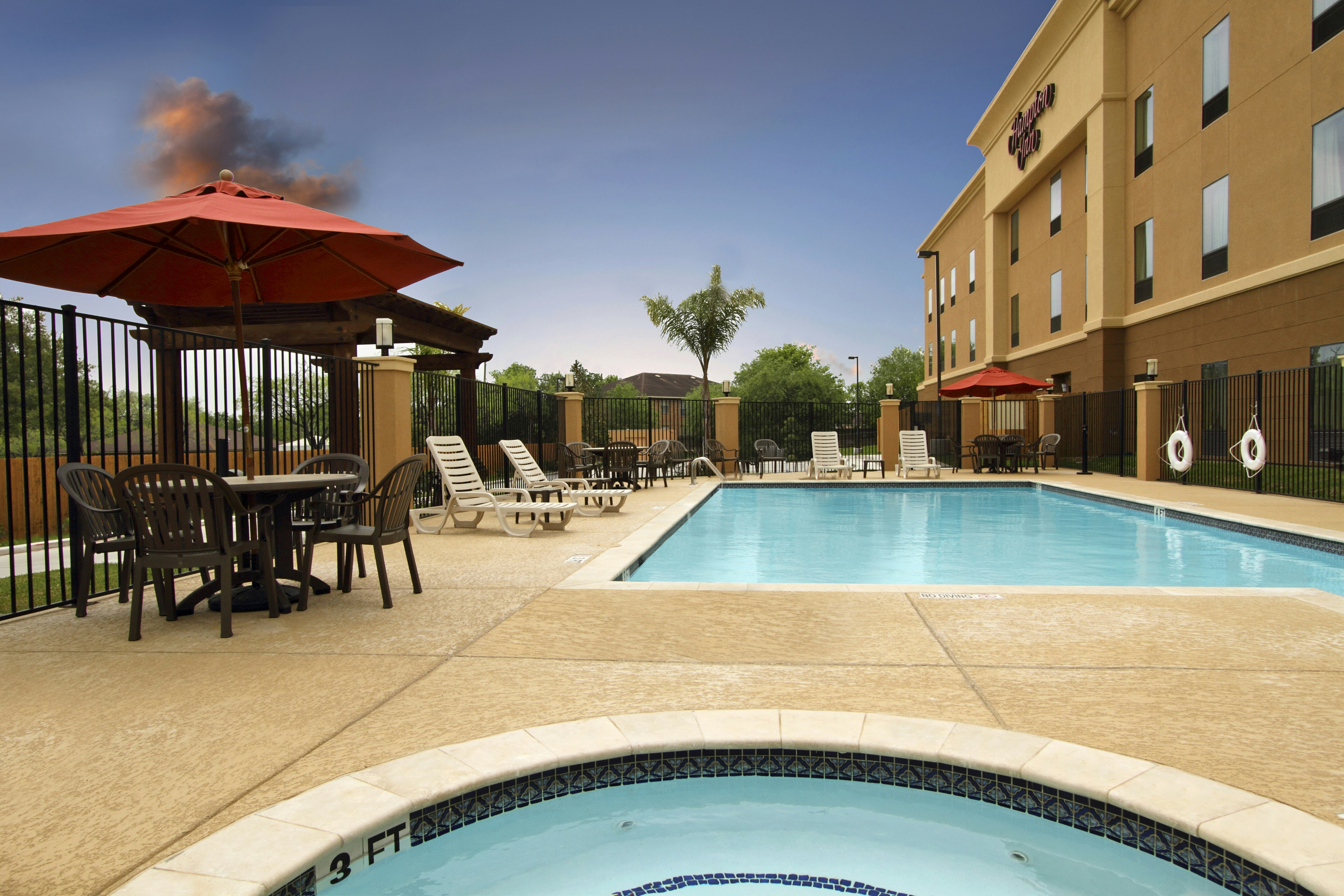Hampton Inn Beeville 35/37