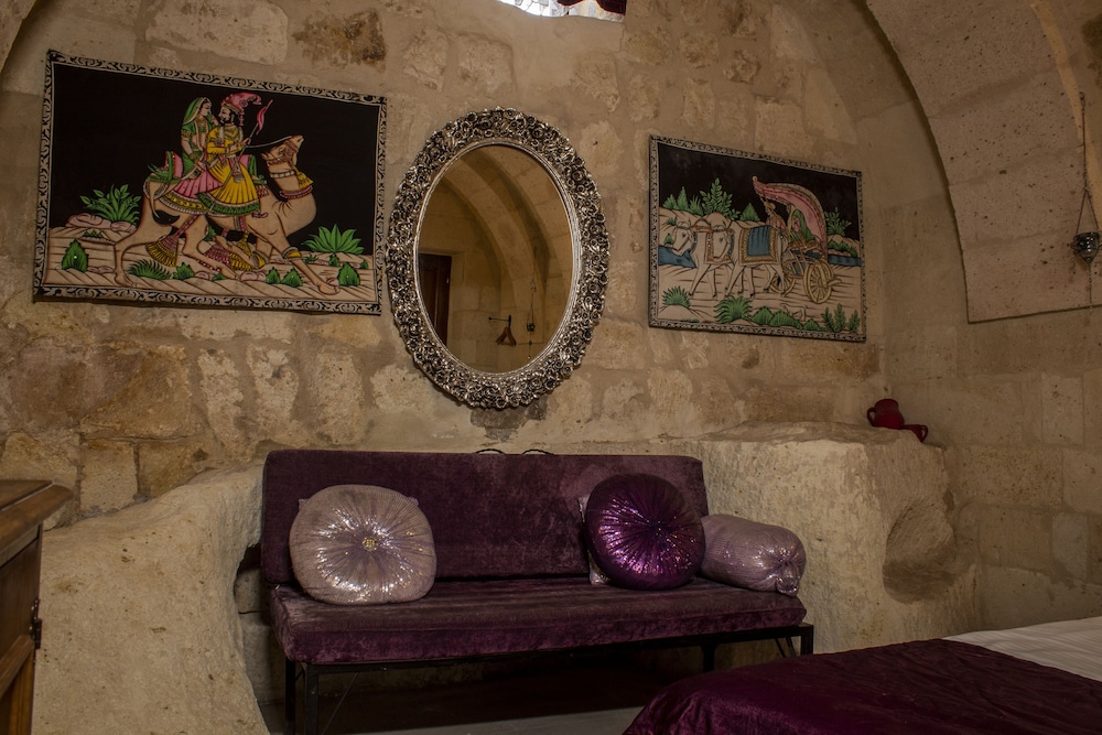 Cave Art Hotel 7/50