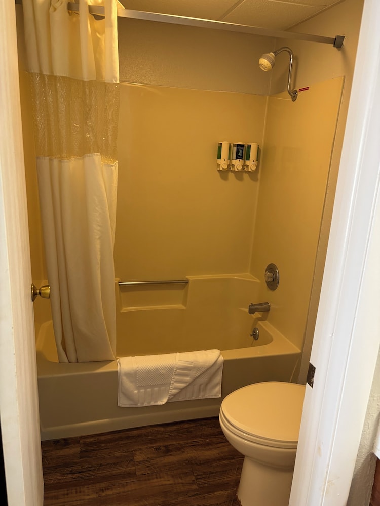 Baymont by Wyndham Petoskey 45/51