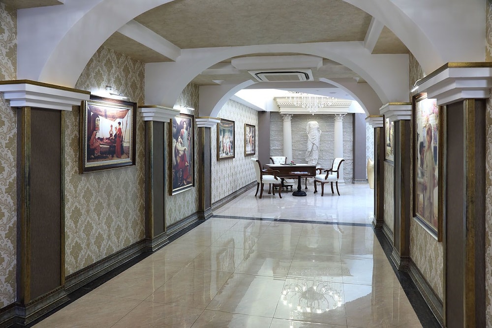 Golden Lake Hotel 4/50