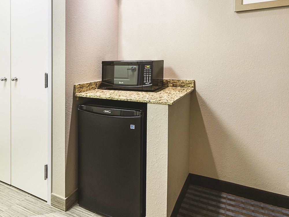 La Quinta Inn & Suites by Wyndham Glendive 29/56