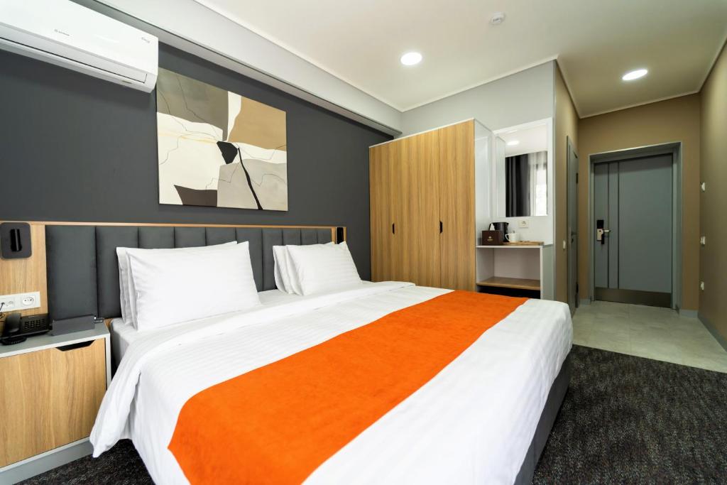 DELUXE, DOUBLE BED, BALCONY