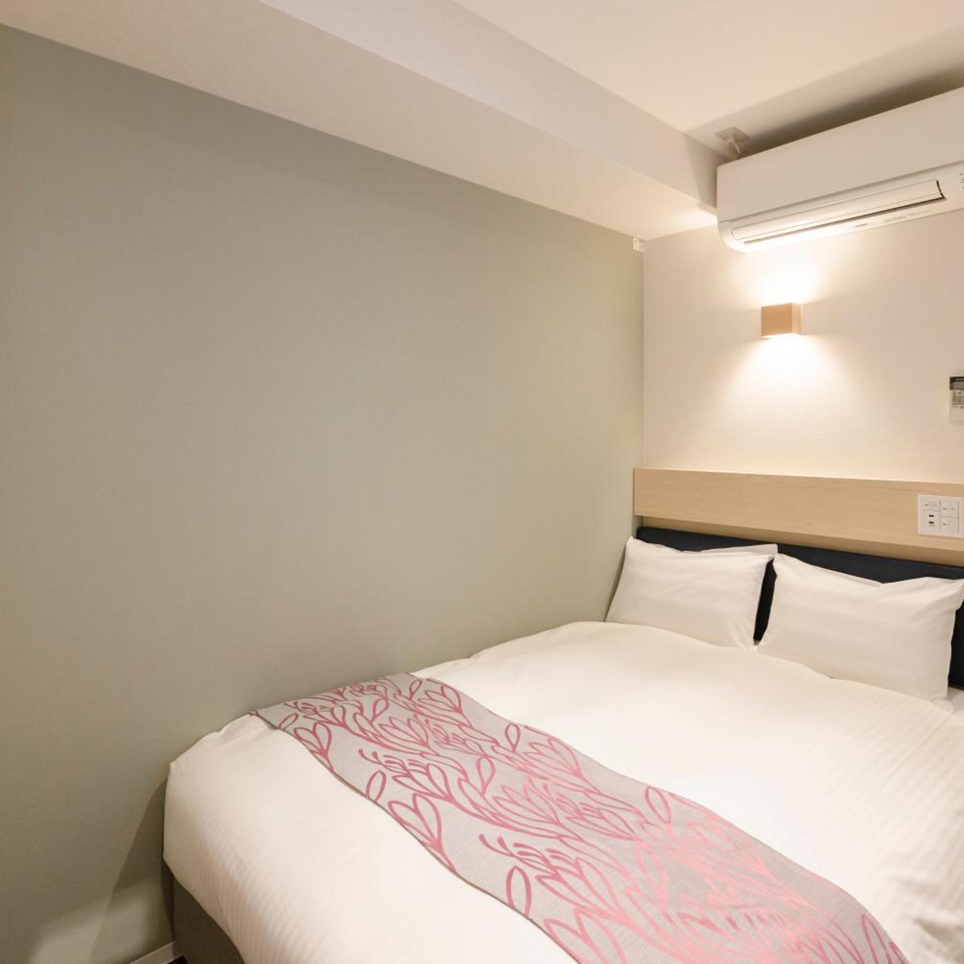 ROOM, SINGLE