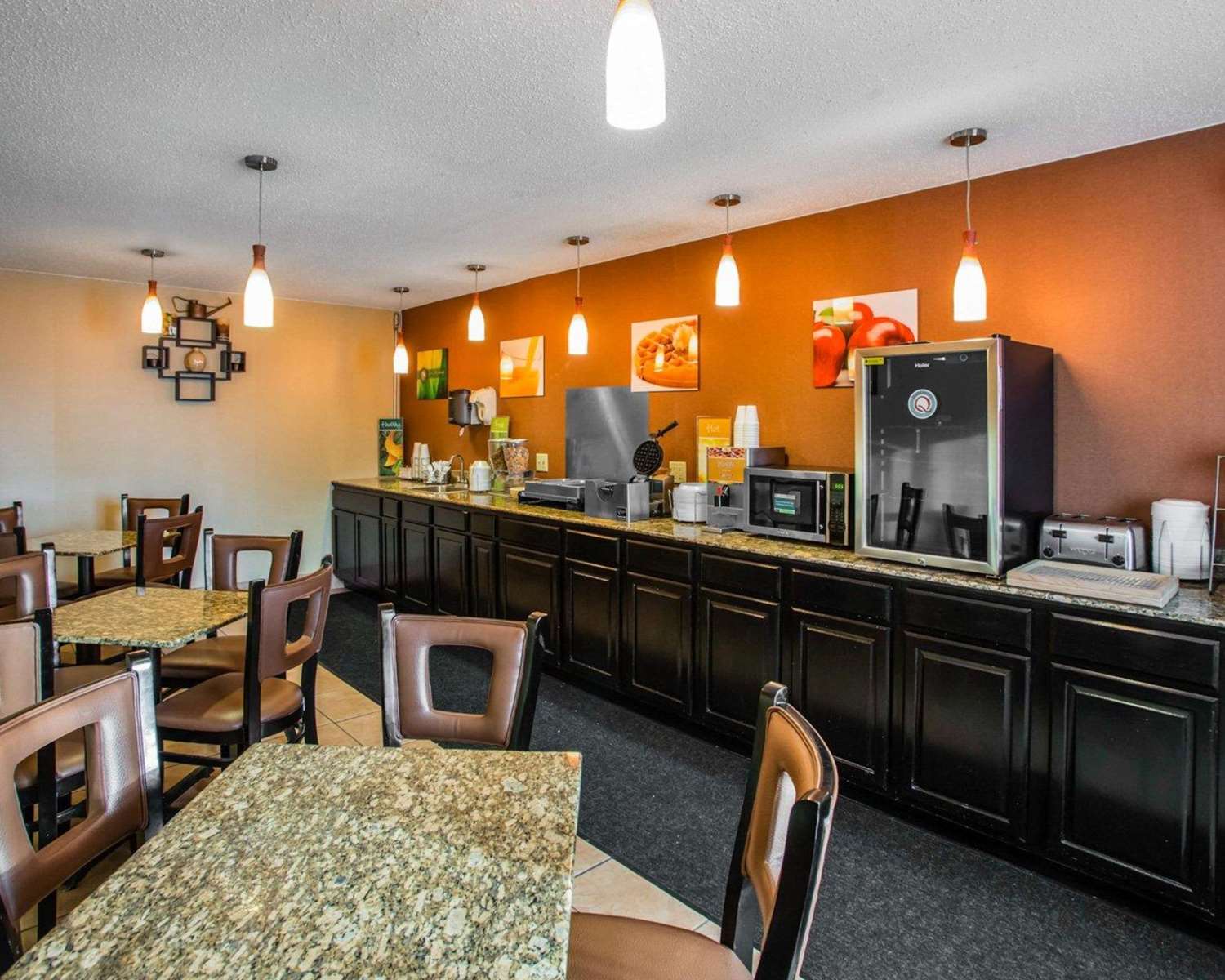 AmericInn by Wyndham Mosinee Central Wisconsin Airport 25/33