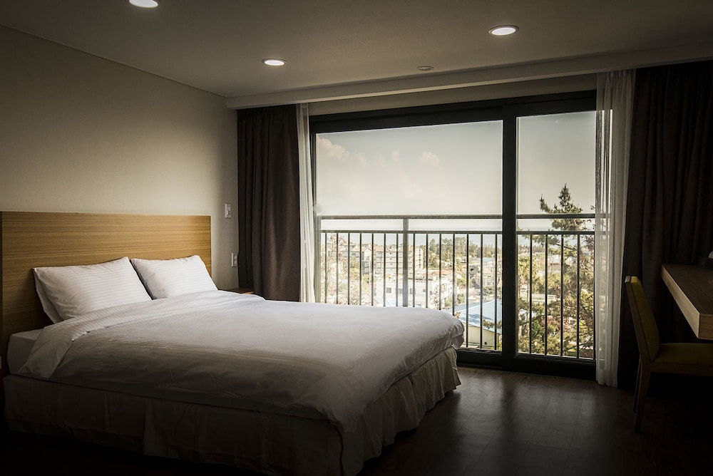 W Ocean Pension 6/31