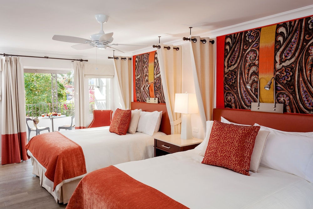 TRIADA PALM SPRINGS AUTOGRAPH COLLECTION 14/35