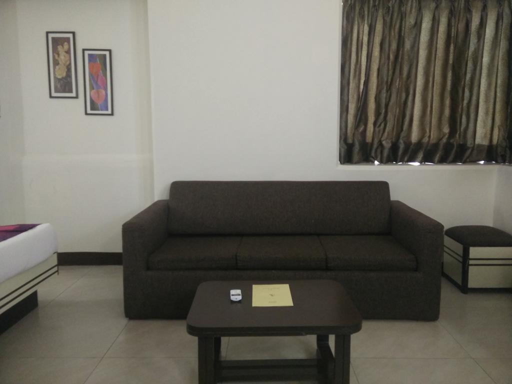 Strand Hotel 32/42