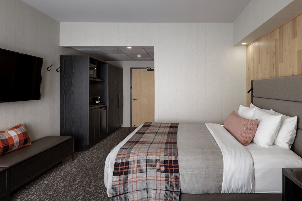 Junior, Studio, King Bed, Balcony