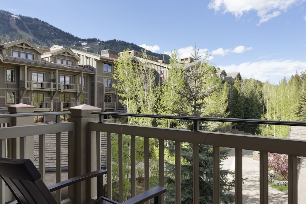 Four Seasons Resort and Residences Jackson Hole 3/80