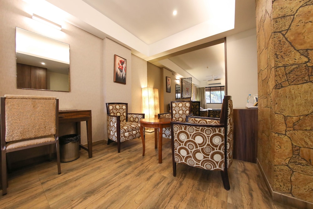 HOTEL MAHARANA INN 4/50