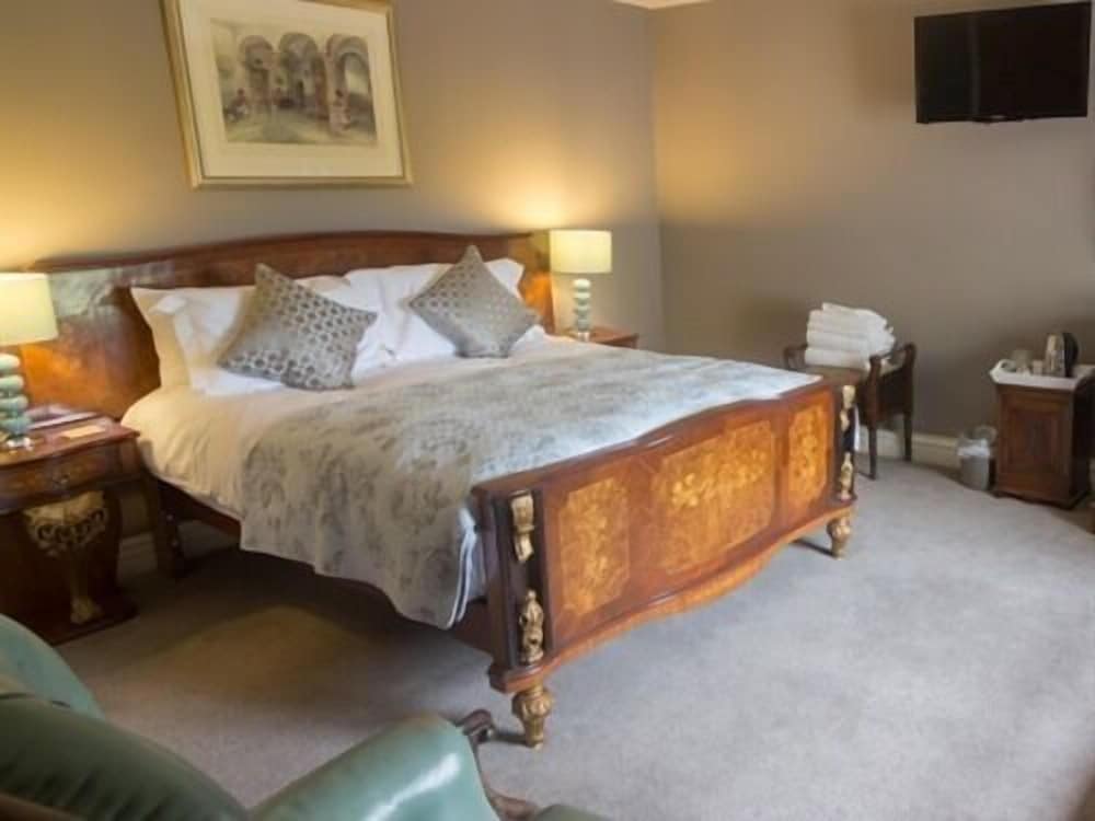 Luxury, Double Bed, Pond View