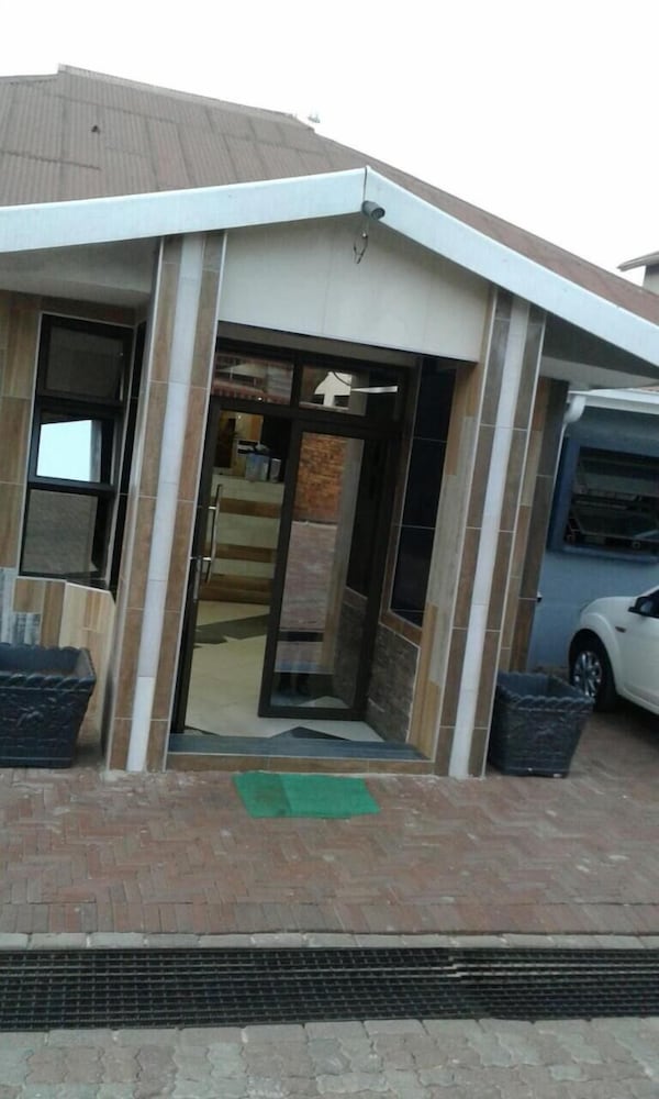 Central Lodge Hotels (ex. Country City Lodge) 17/25