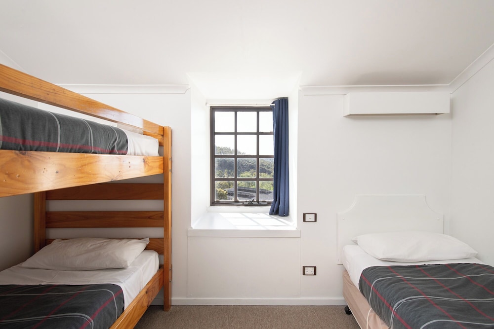 Village Family Motor Inn 15/47