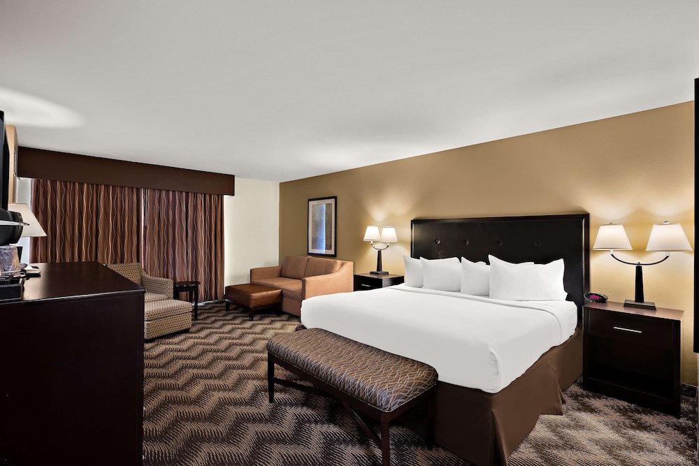 غرفة قياسية بسرير كينج لذوي الإعاقة، Best Western Plus Gold Country Inn 2/5