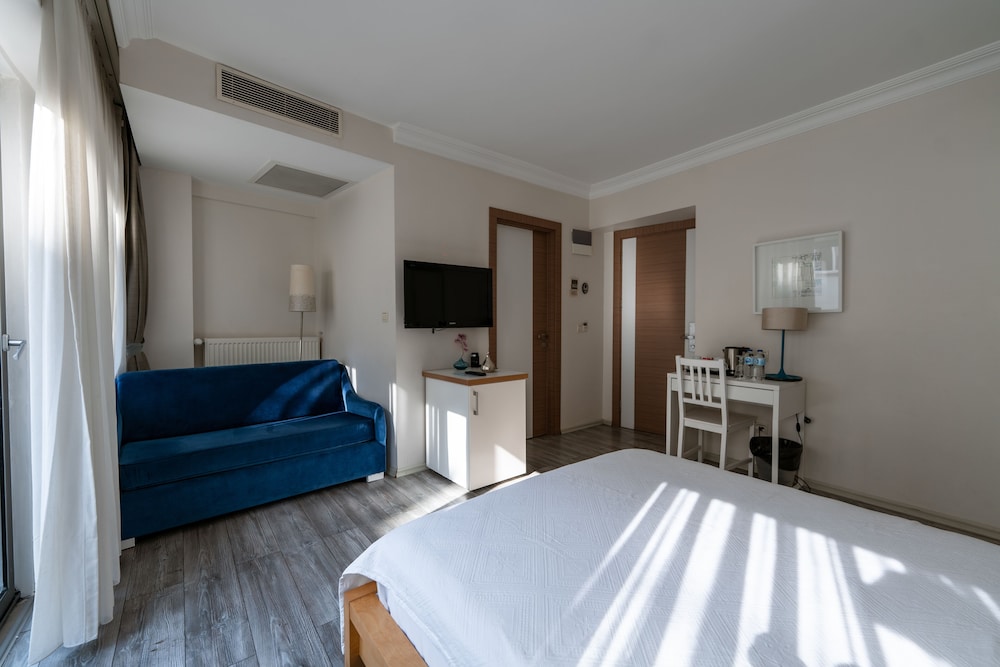 ELANAZ HOTEL 11/50