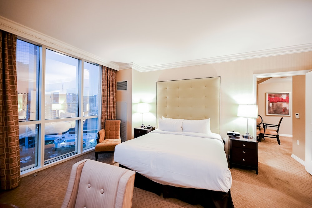 Stripviewsuites At Signature 21/73