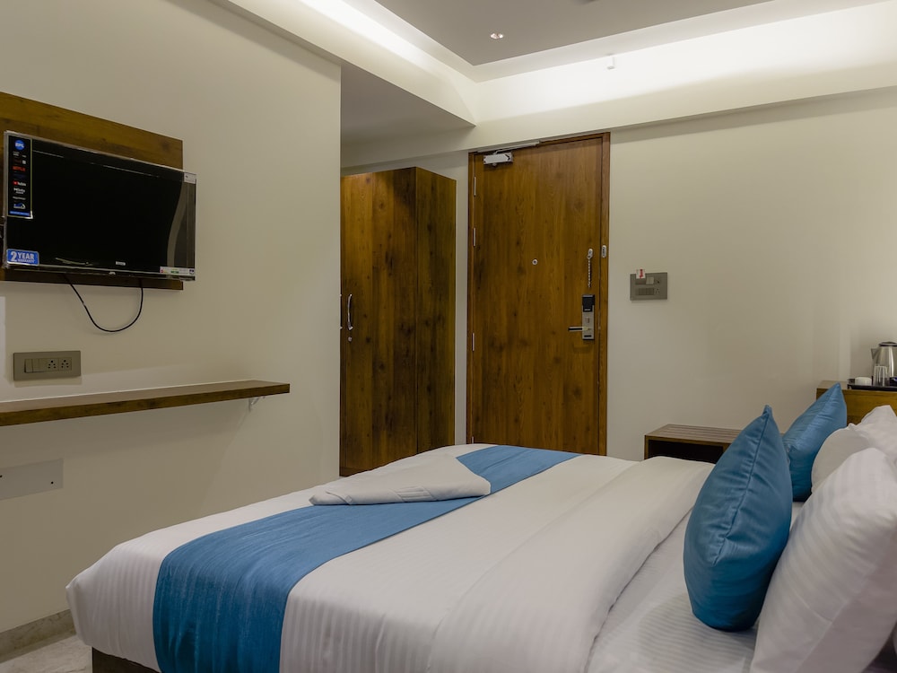 DELUXE, DOUBLE BED