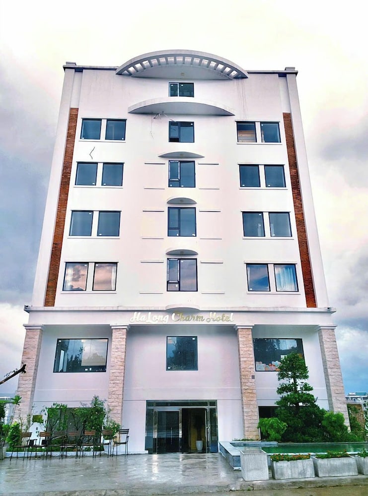 Hidden Charm Hotel 4/50