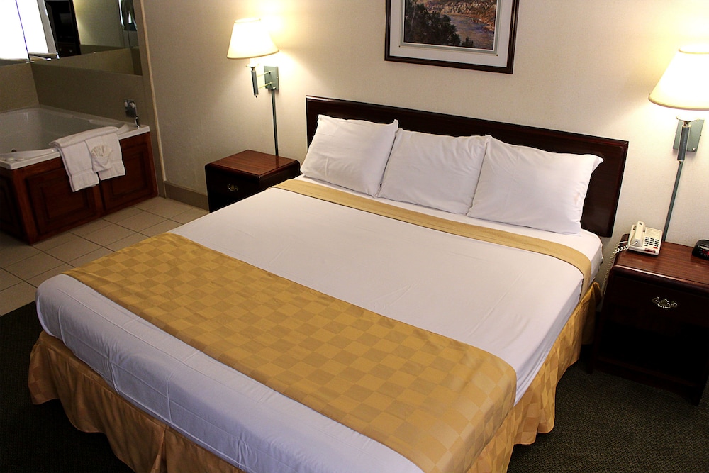 ROOM, KING BED, JETTED TUB