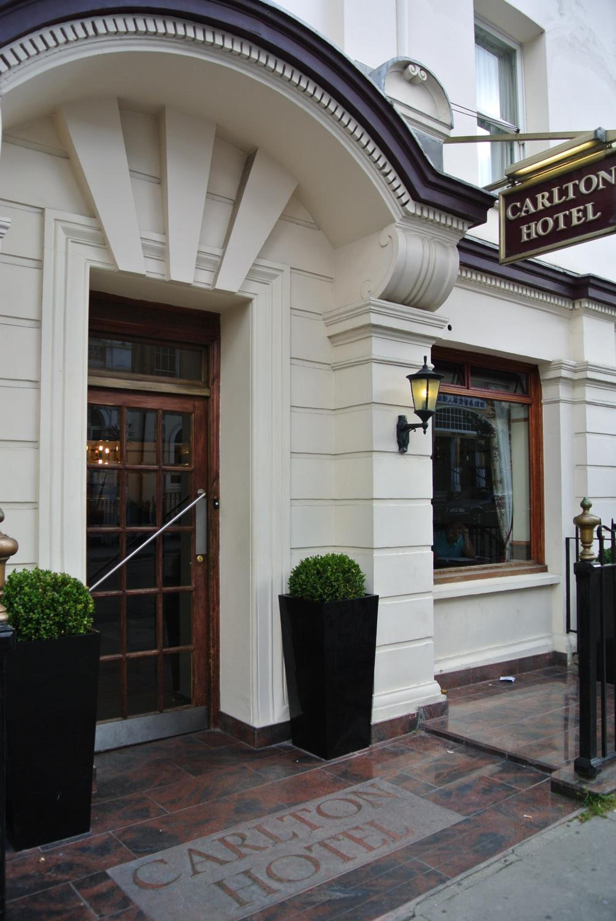 Carlton Hotel 6/53