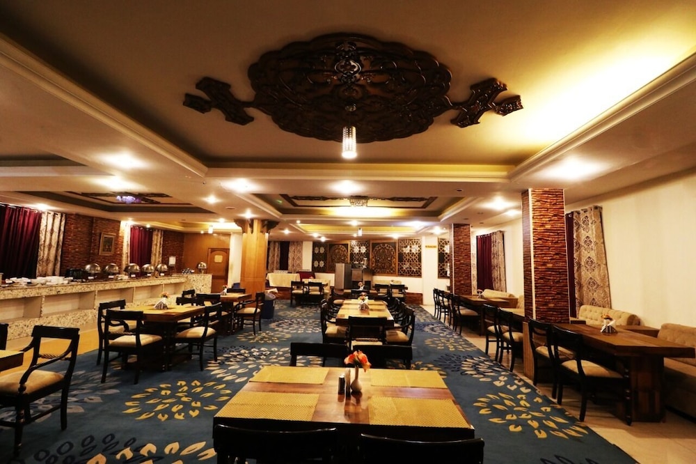 ROYAL PARK RESORT. 30/47