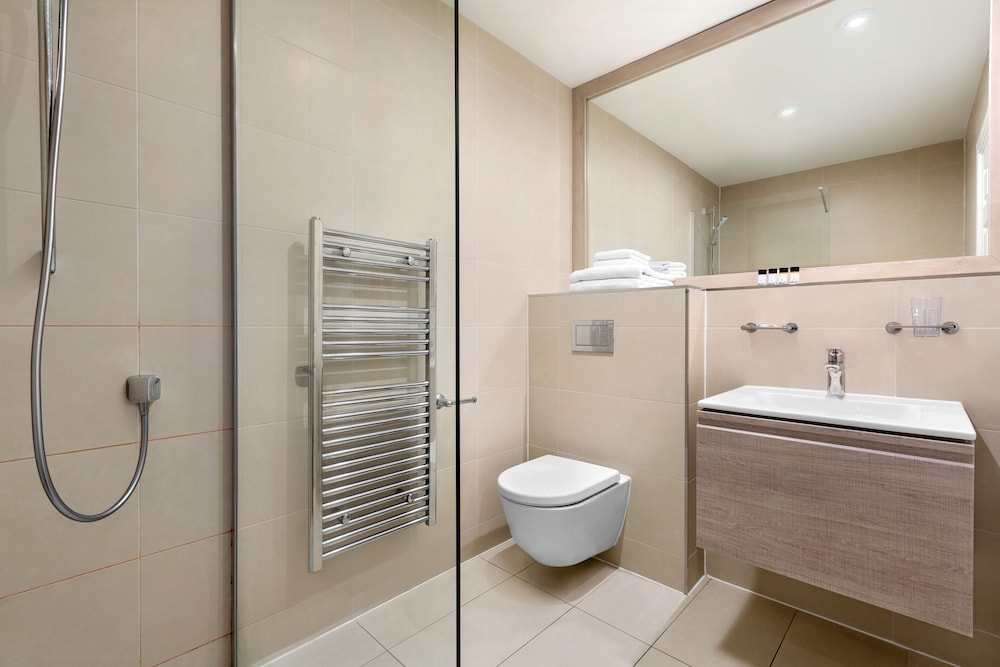 3 Bedrooms, Lodge, Twin Beds, 2 King Beds, Sofa، Duchally Hotel and Country Estate 3/3