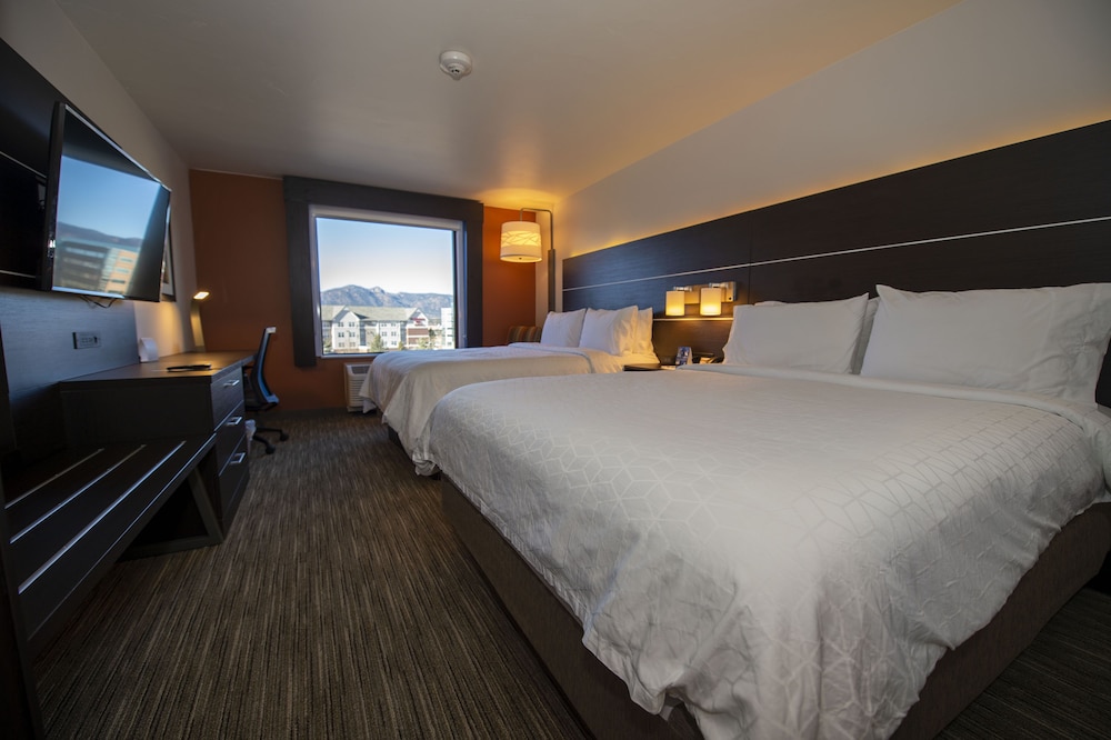 STANDARD, 2 QUEEN BEDS