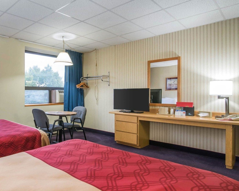 Econo Lodge Manchester, NH 19/28