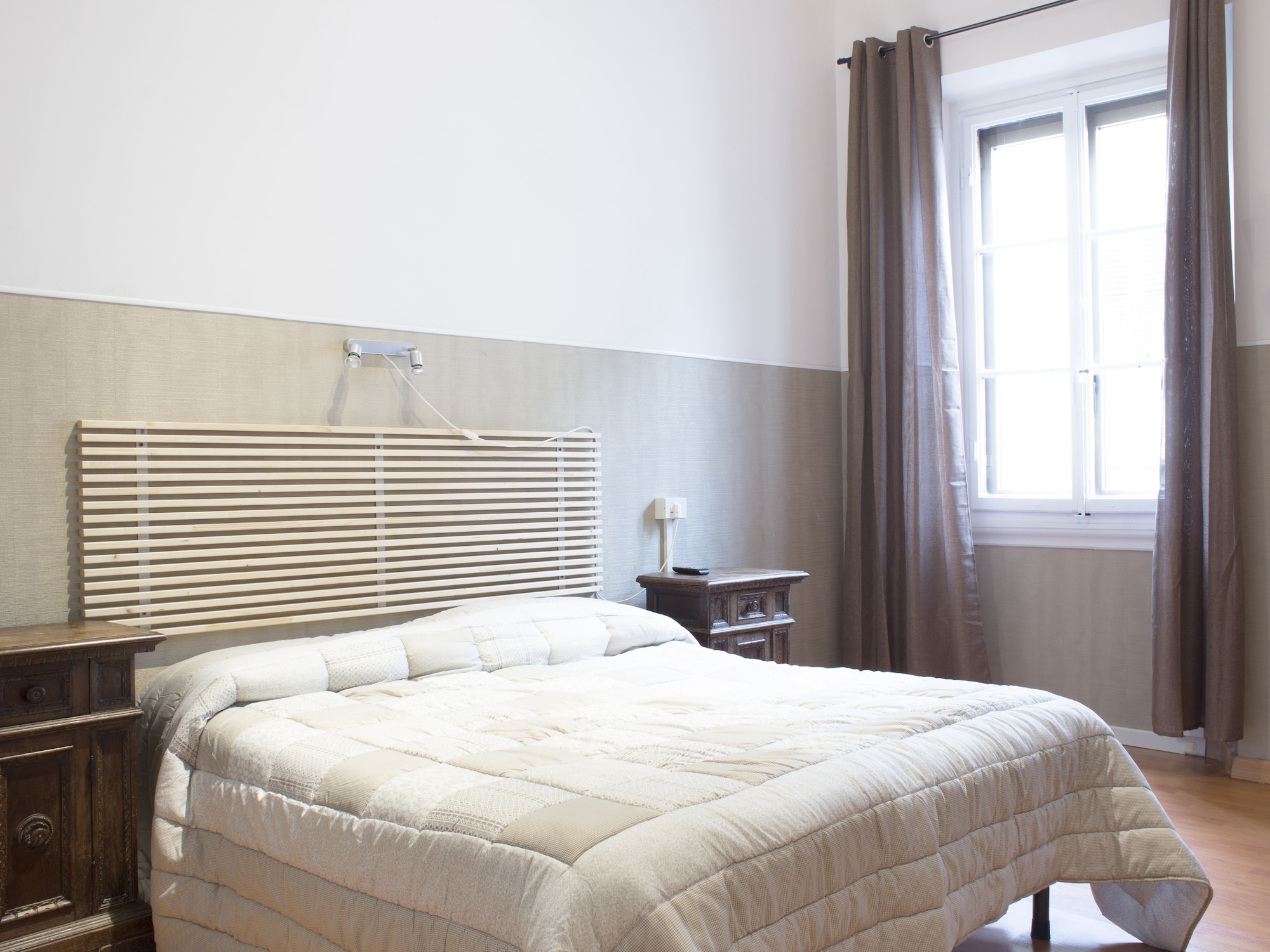 ROOM, DOUBLE OR TWIN BED, SHARED BATHROOM