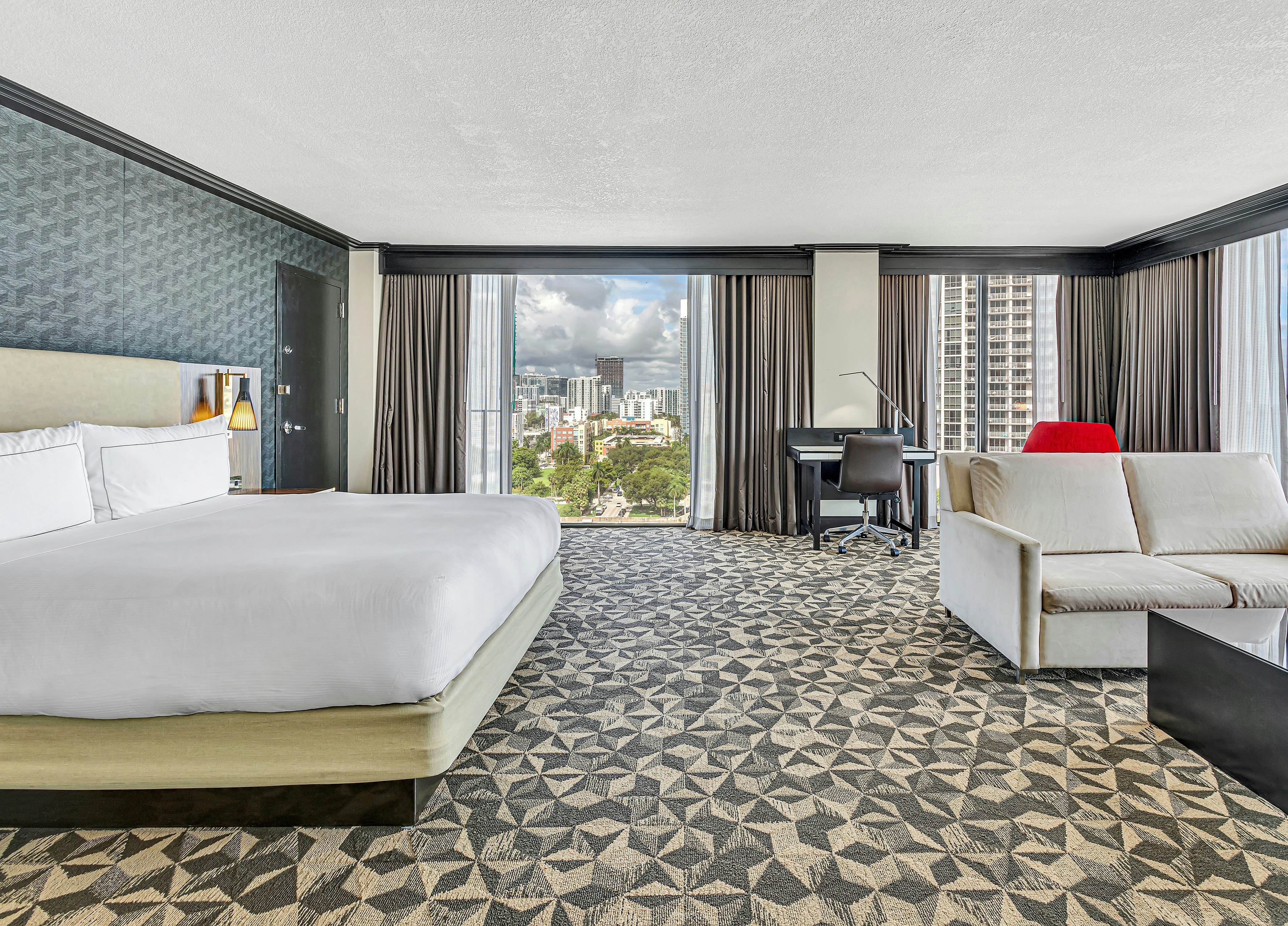 JUNIOR SUITE, KING BED