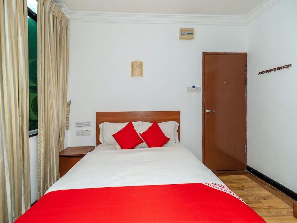 Super OYO 89847 Switz Paradise Hotel 13/24